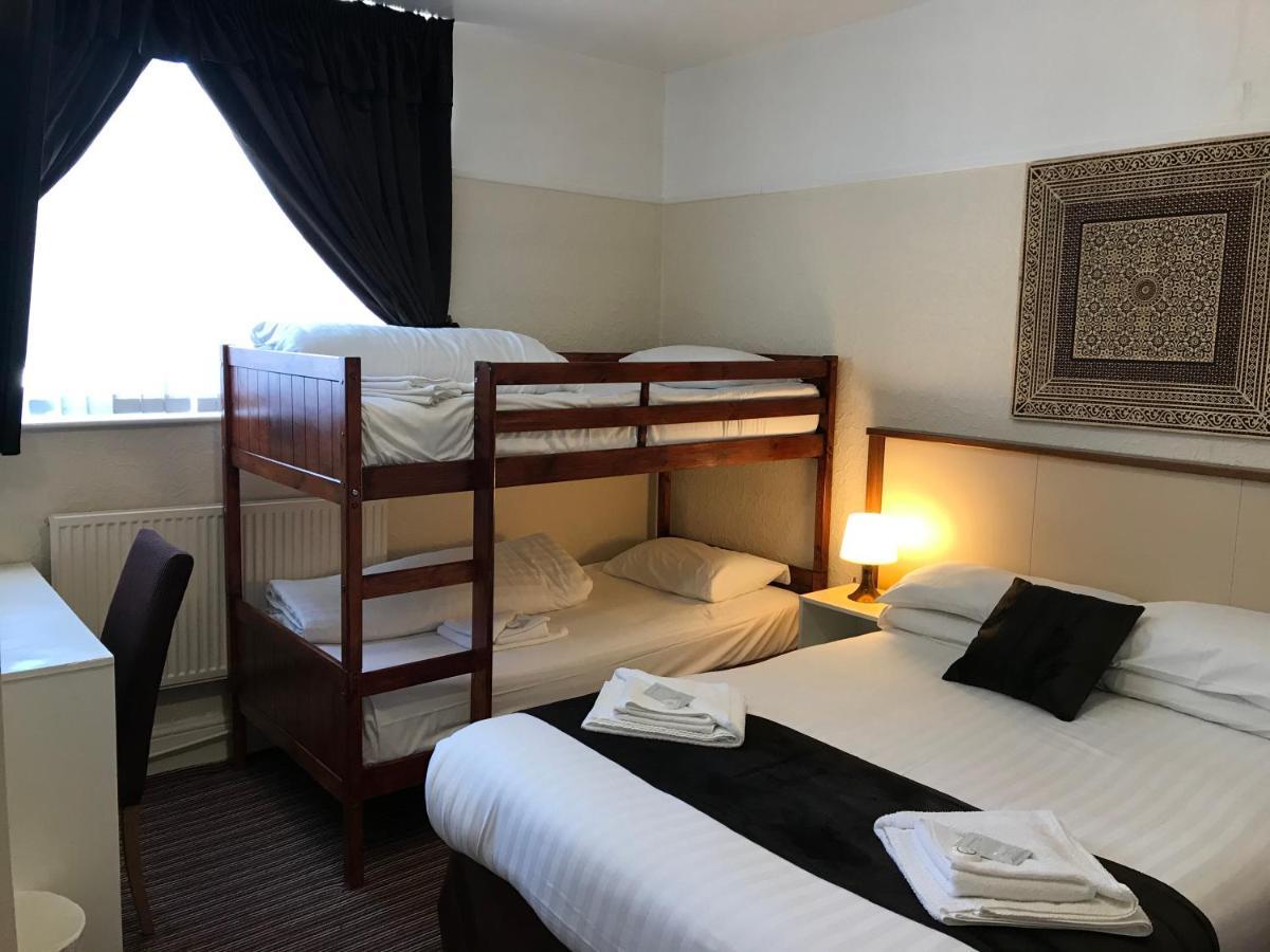 The Feathers Bed & Breakfast Blackpool