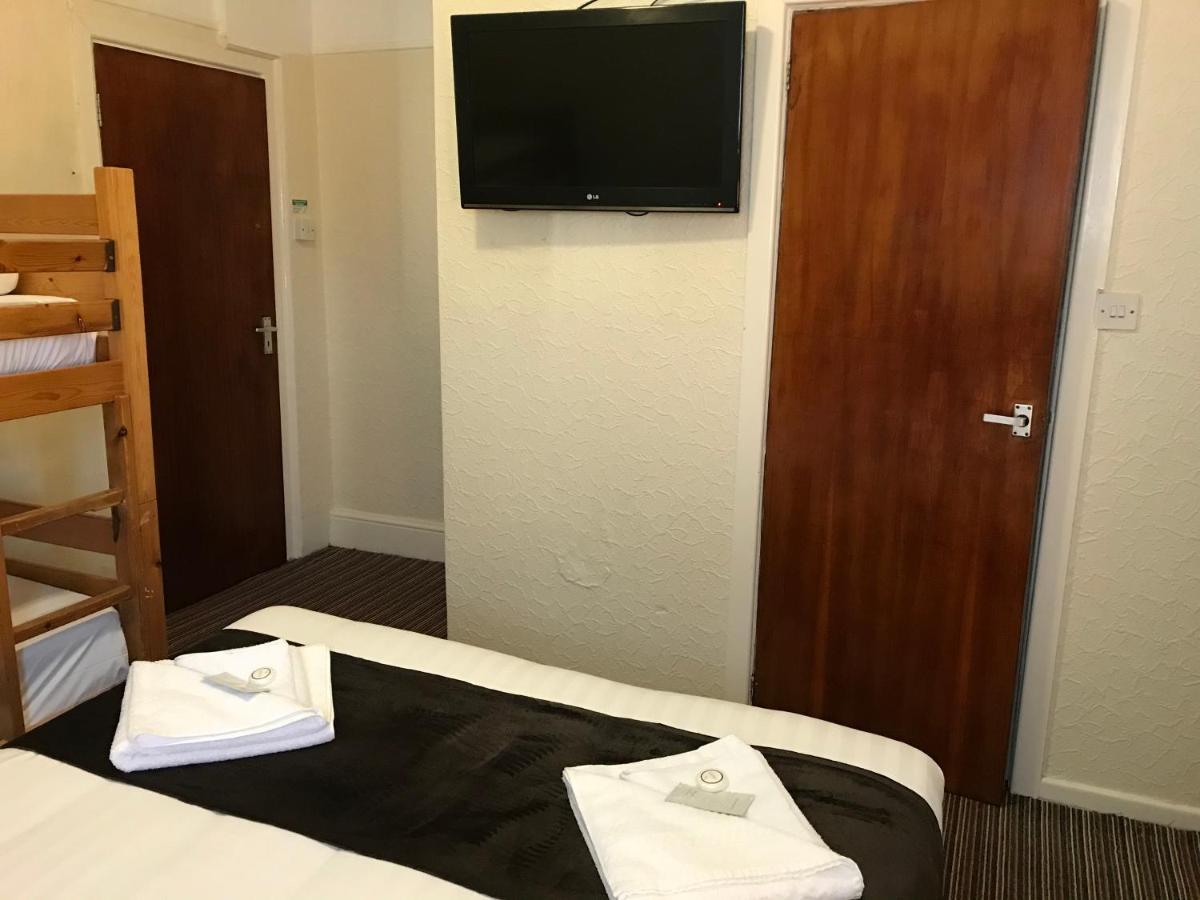 The Feathers Bed & Breakfast Blackpool